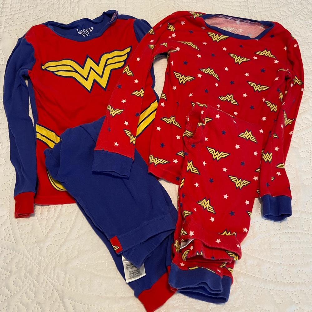 (2) girls size 6 Wonder Woman pajamas